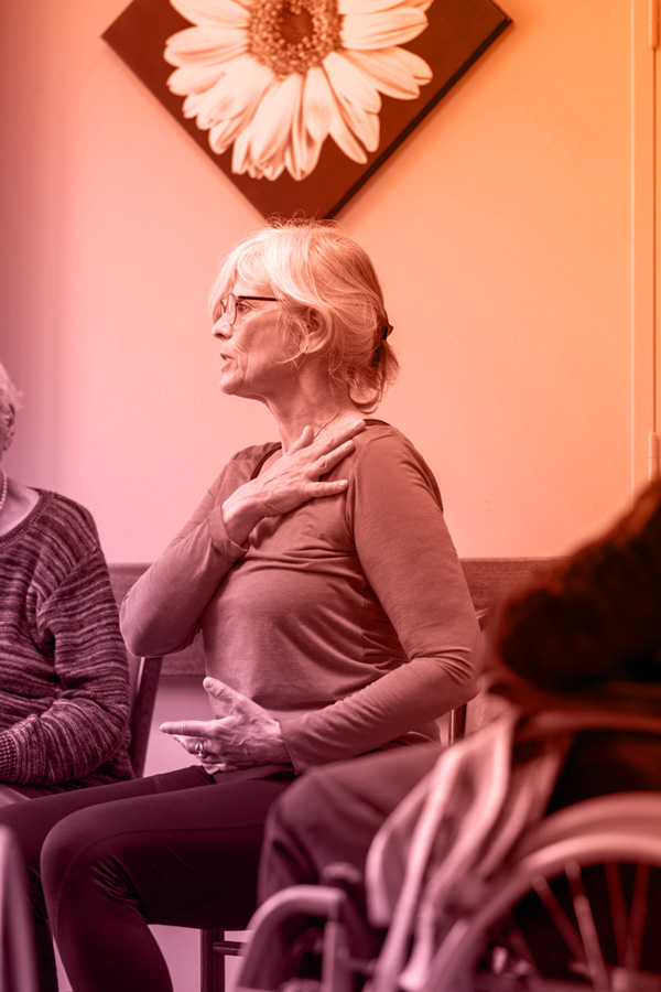 Cours de Yoga sur Chaise avec Petra Schoerter